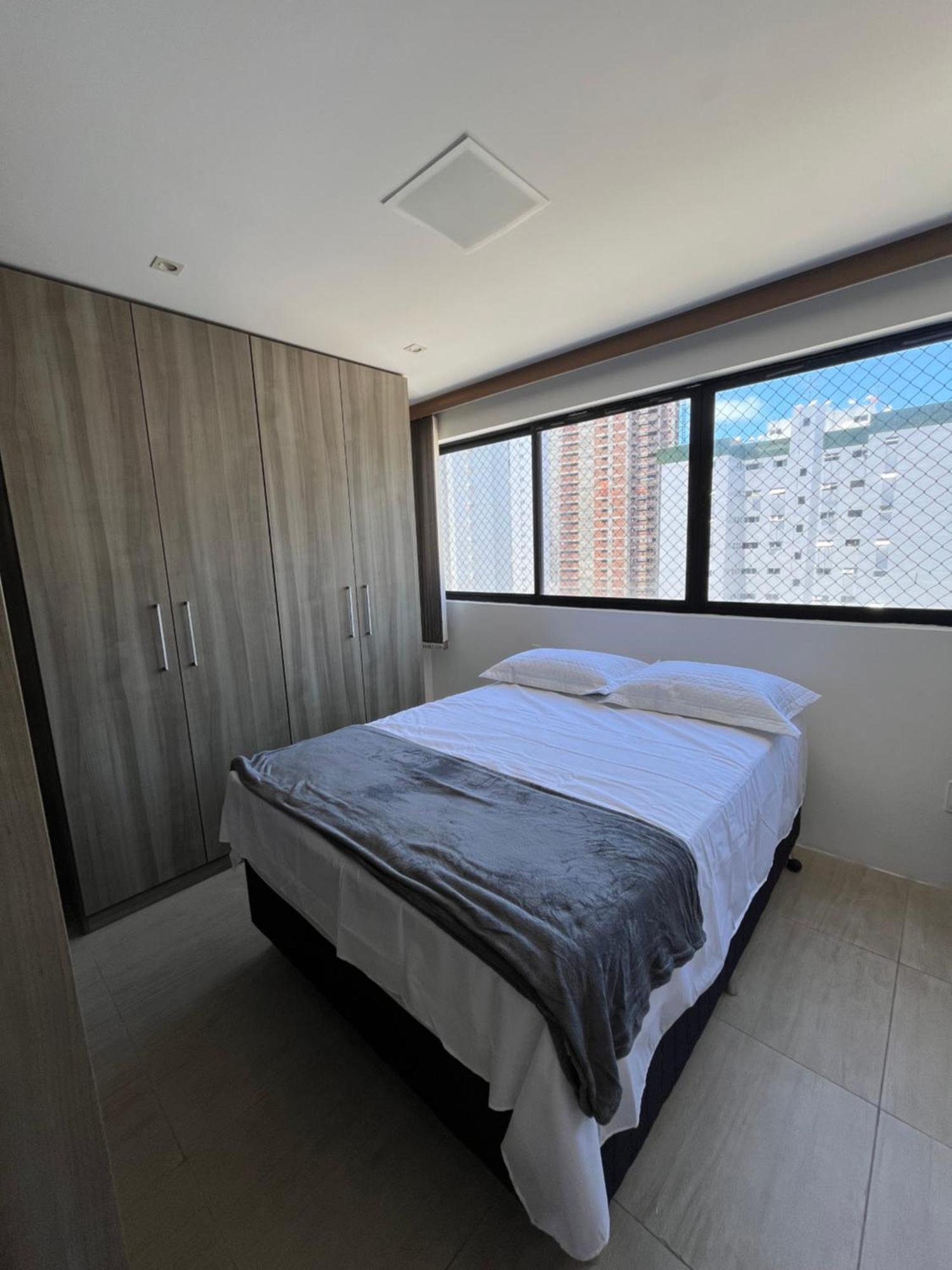 Em Apartment *